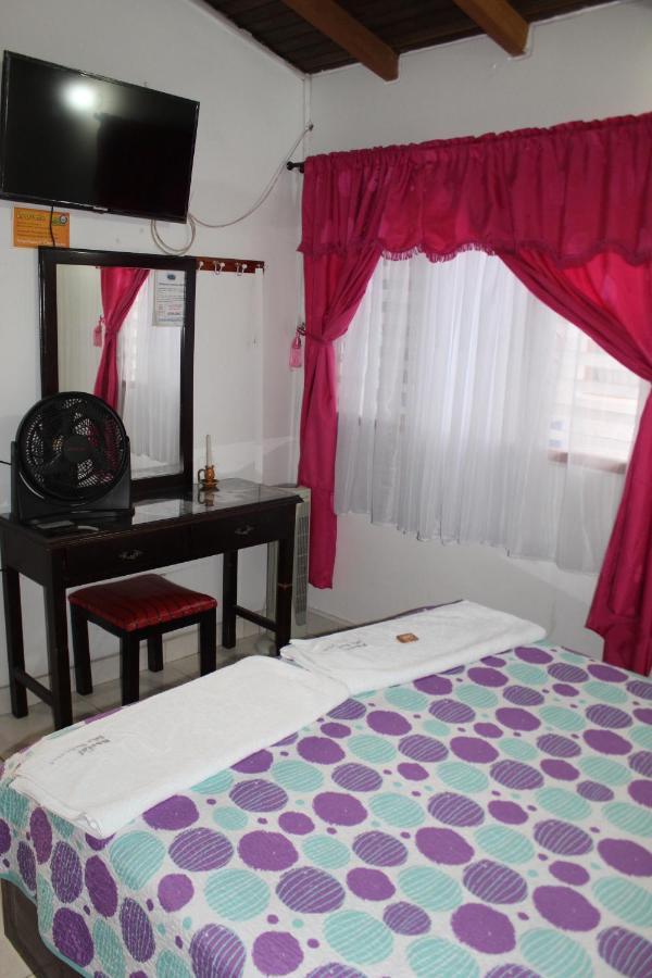 Hostal Isla Senorial San Gil Esterno foto